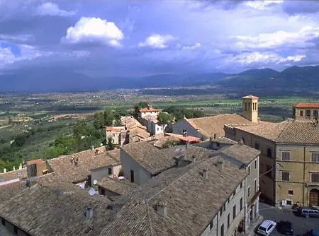 L'arco Romanico Apartmán Montefalco